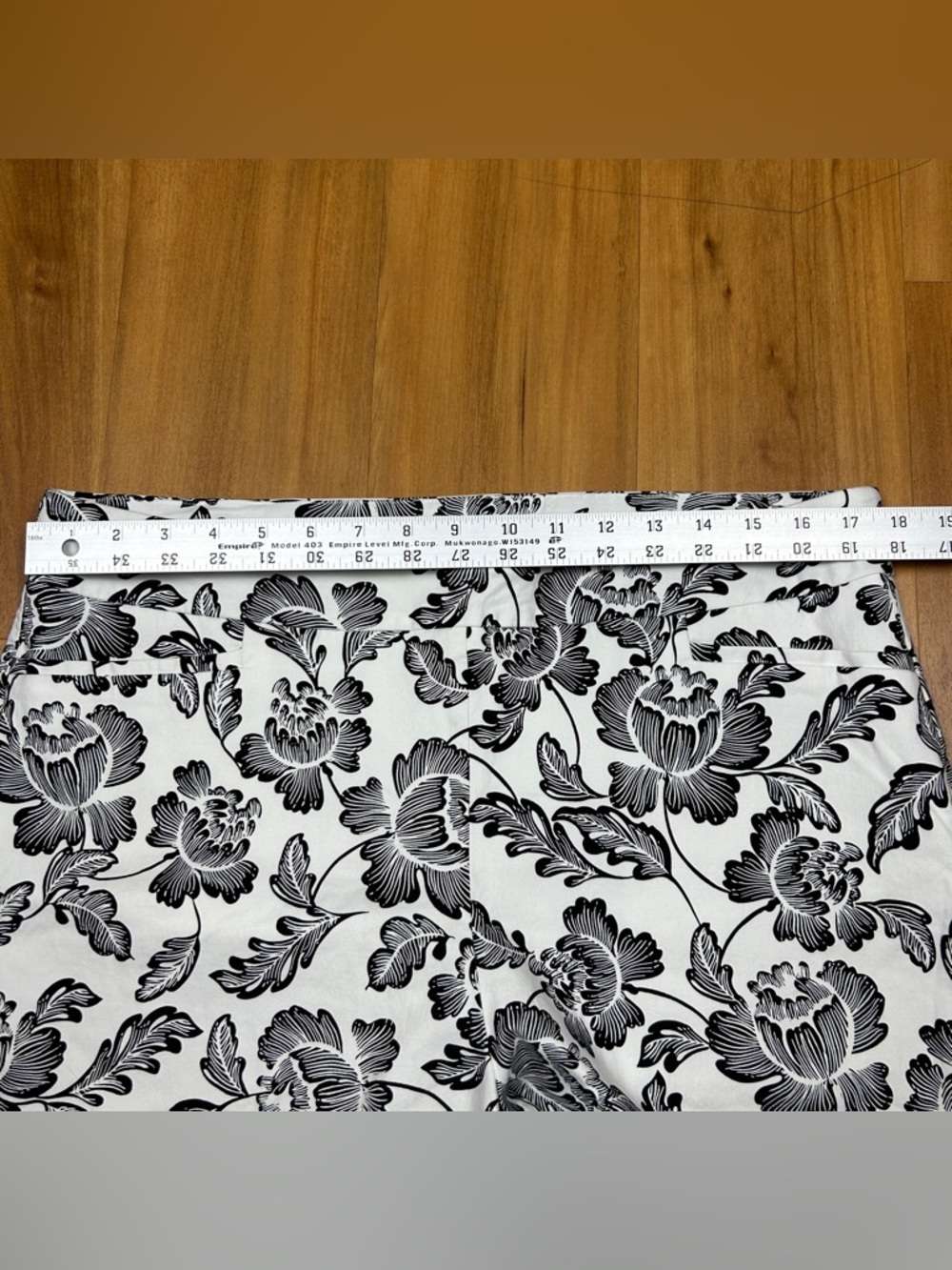 Chicos Floral Shorts Size 3 US 16 Black White Stretch Rayon Cotton Women - Picture 10 of 11